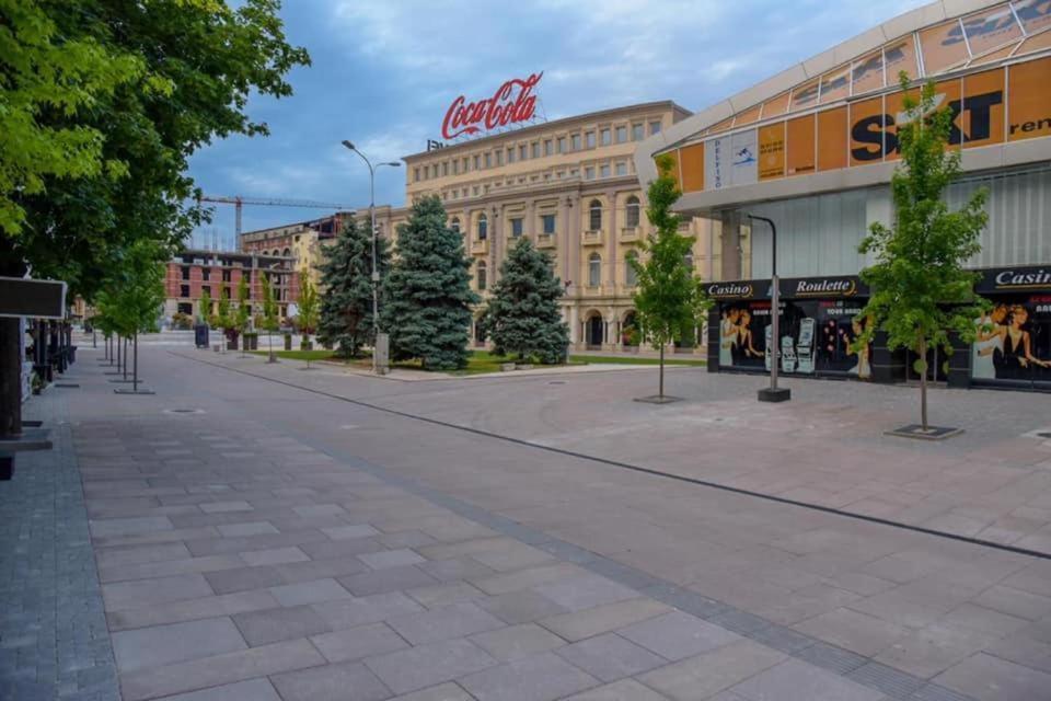 Hotel Room City Square With Great View No Parking Skopje Extérieur photo